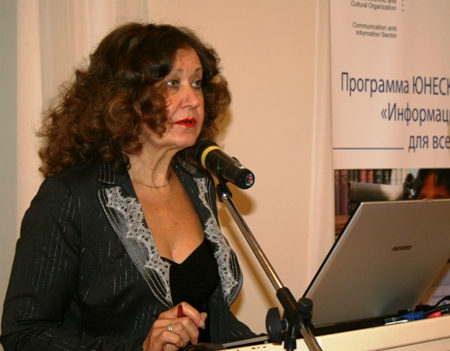 Продолжает презентацию Н.И. Гендина, директор НИИ информационных технологий социальной сферы КемГУКИ