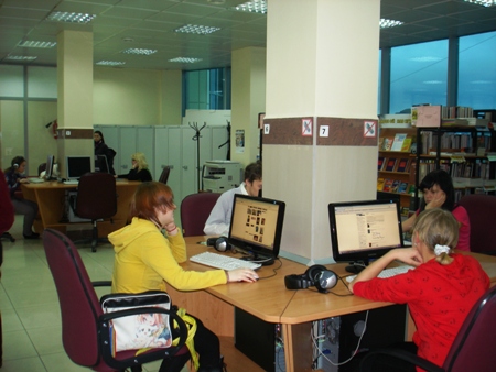 Центр общественного доступа к информации в одном из мурманских торговых центров